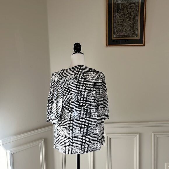 H & M Boat Neck Top (Black & White pattern) Top with 3/4 length sleeves - Picture 2 of 5